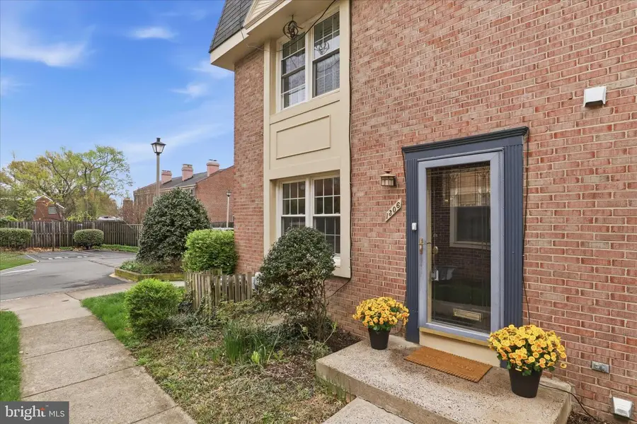 1306 Chetworth Ct, Alexandria, VA 22314 - #2