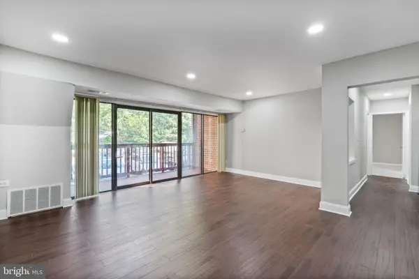 49 Skyhill Rd #201, ALEXANDRIA, VA 22314