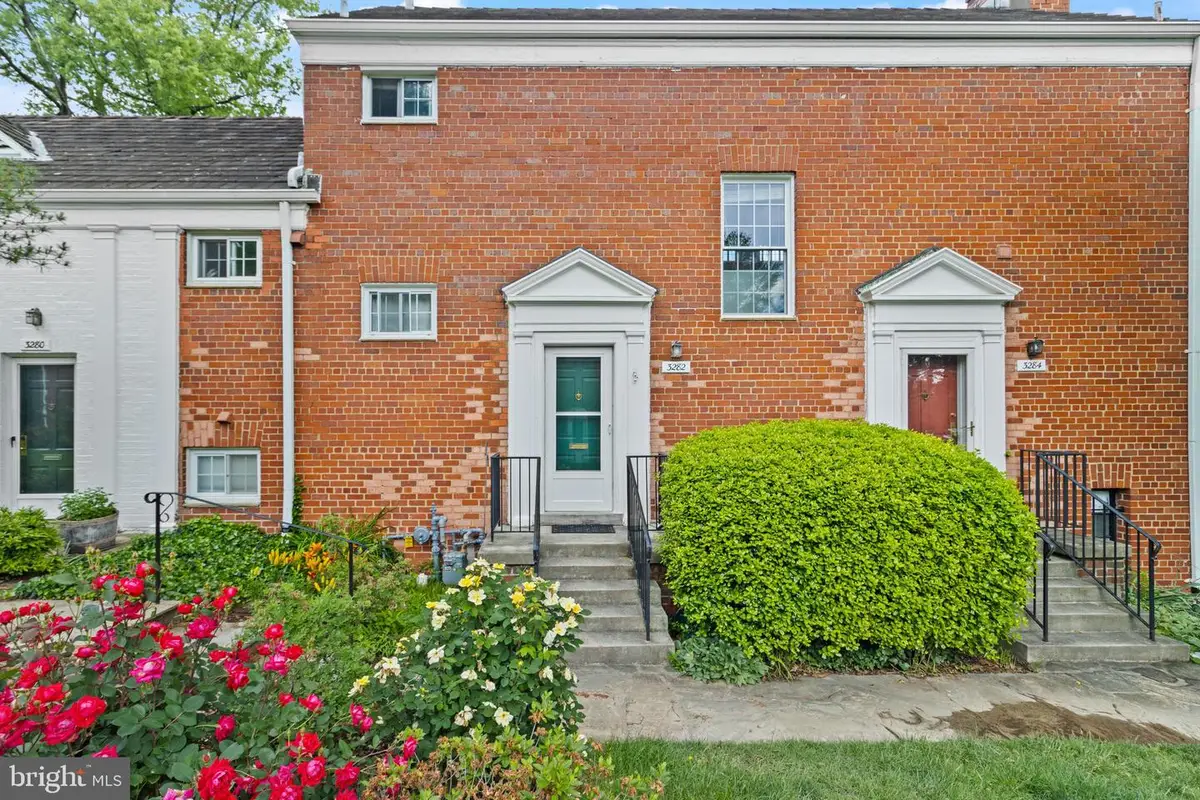 3282 Martha Custis Dr, Alexandria, VA 22302 - #1