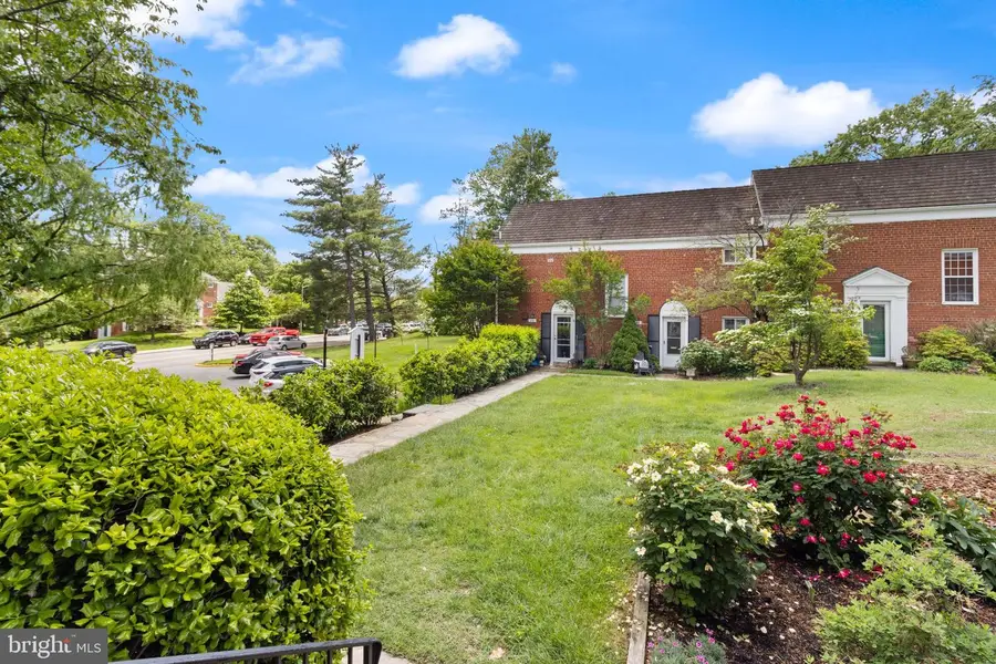 3282 Martha Custis Dr, Alexandria, VA 22302 - #3