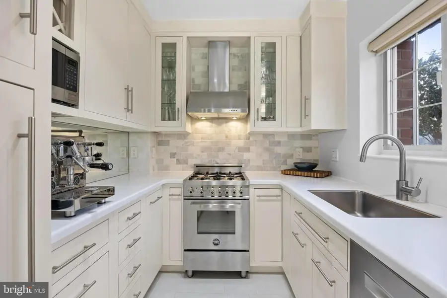 3363 Martha Custis Dr, Alexandria, VA 22302 - Image #2