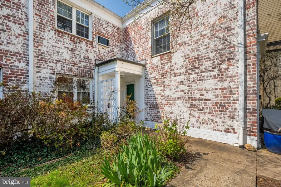 1439 Martha Custis Dr, Alexandria, VA 22302 - #2