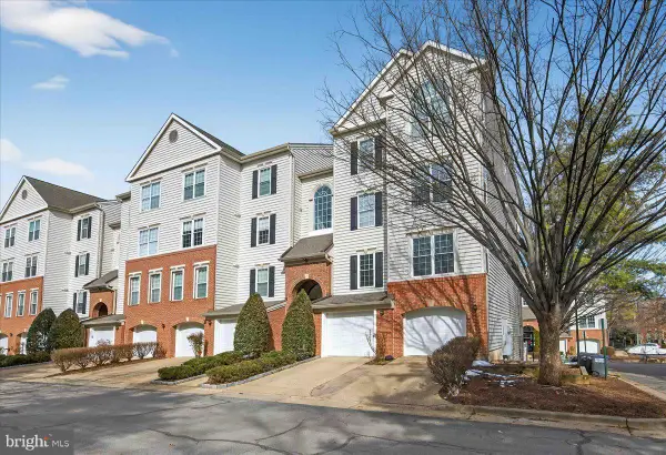 4667 Longstreet Ln #106, ALEXANDRIA, VA 22311