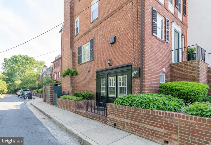 202 Green St, Alexandria, VA 22314 - #3