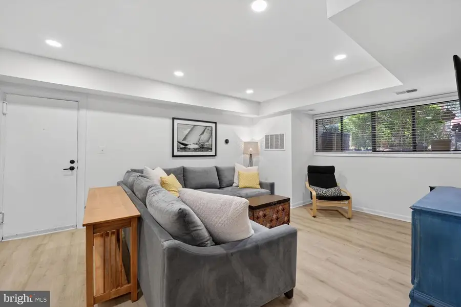 55 Skyhill Rd #101, Alexandria, VA 22314 - #3