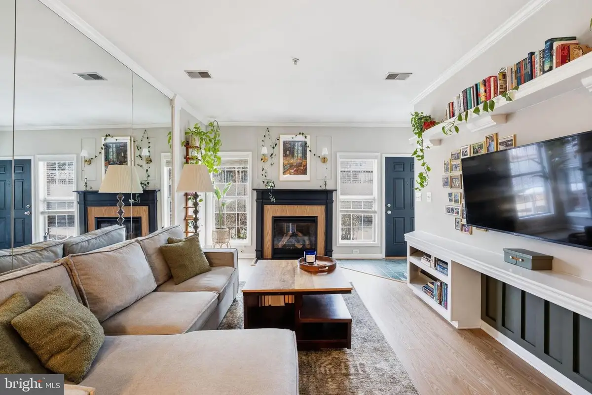 4654 Lambert Dr, Alexandria, VA 22311 - #1