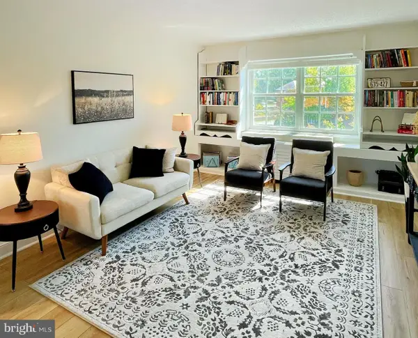 1632 W Abingdon Dr #302, ALEXANDRIA, VA 22314