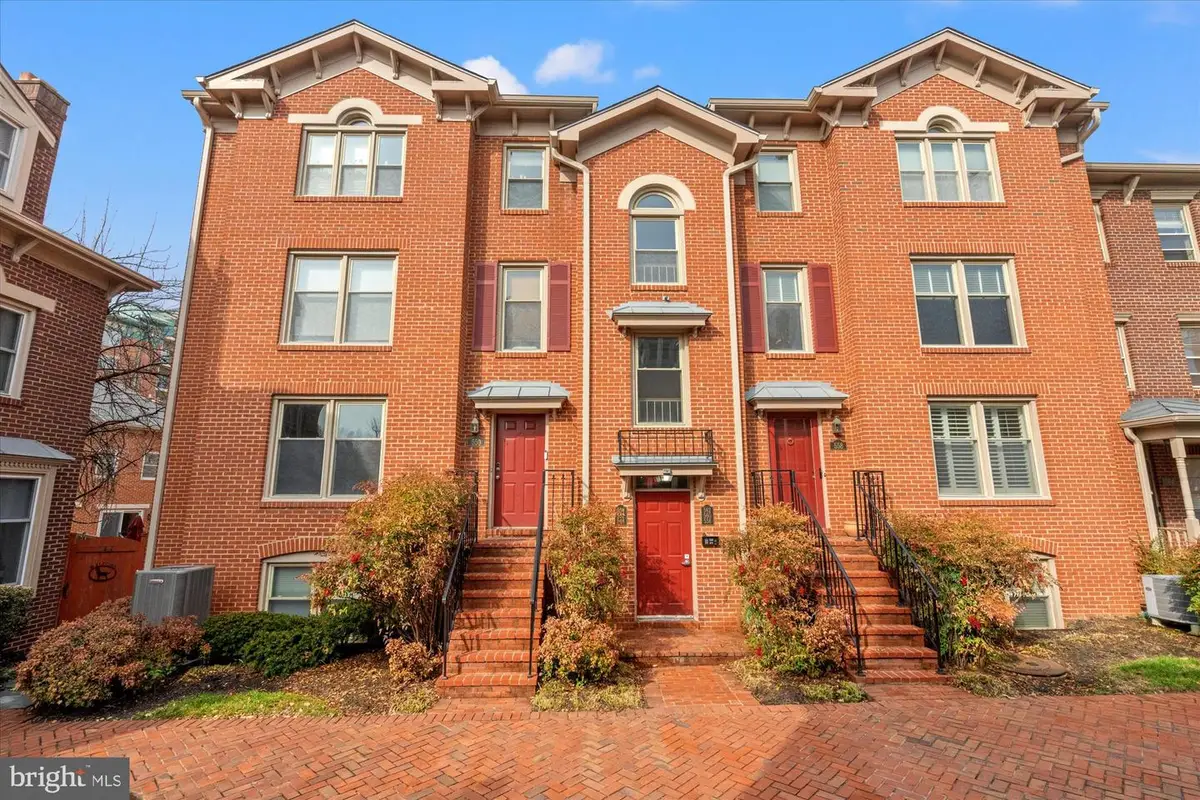 560 N West St, Alexandria, VA 22314 - #1