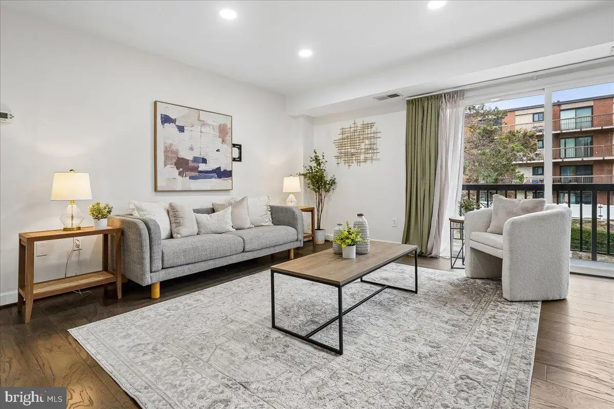 3220 S 28th St #202, Alexandria, VA 22302 - #1