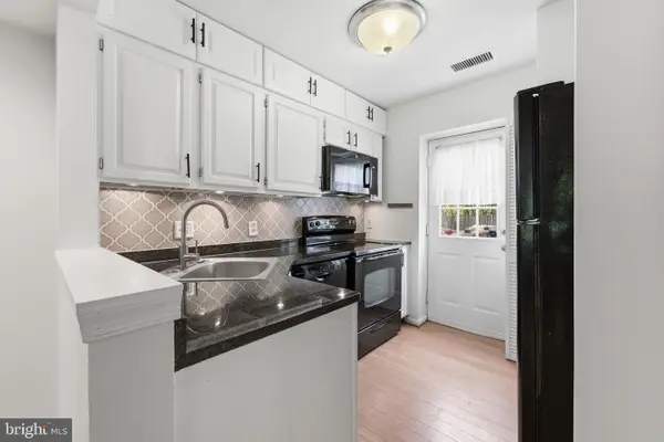 1405 E Abingdon Dr #1, ALEXANDRIA, VA 22314