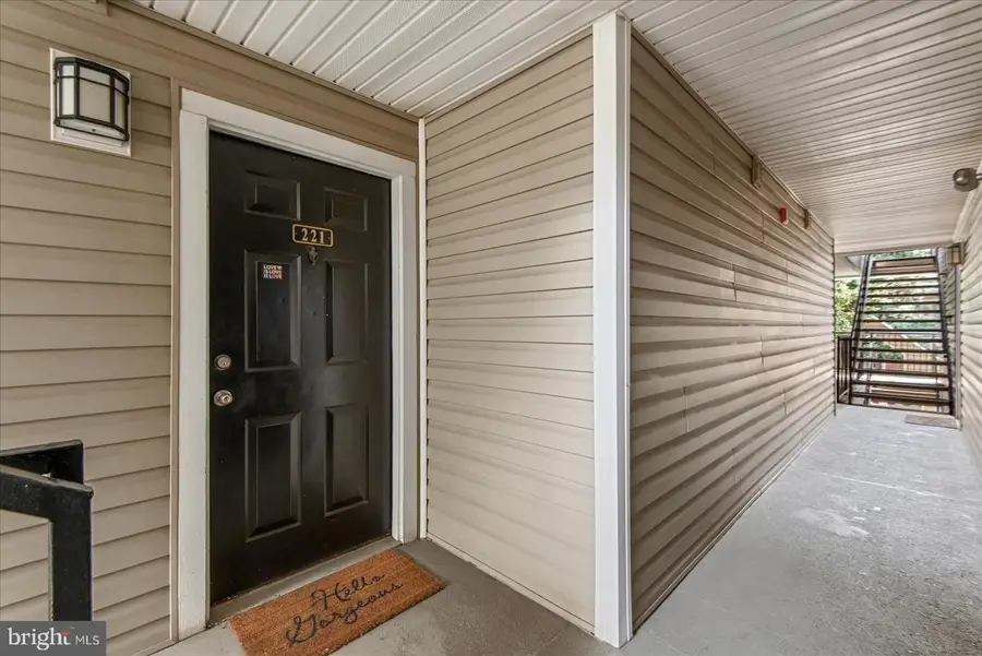 3308 Wyndham Cir #221, Alexandria, VA 22302 - #3