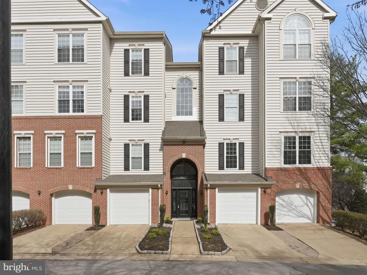 4667 Longstreet Ln #205, Alexandria, VA 22311 - #1