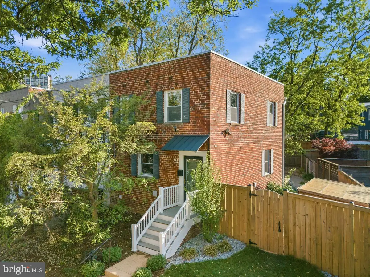 232 Tennessee Ave, Alexandria, VA 22305 - #1