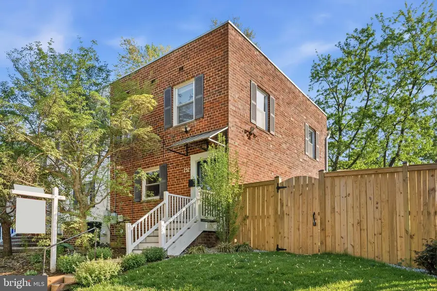 232 Tennessee Ave, Alexandria, VA 22305 - #2