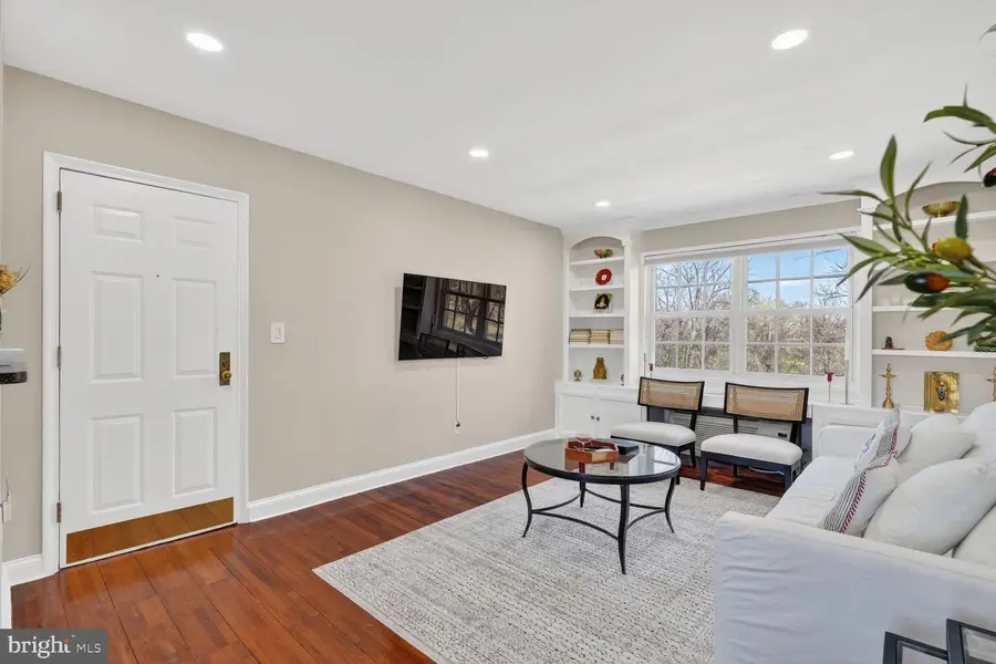 1718 W Abingdon Dr #201, Alexandria, VA 22314 - #3