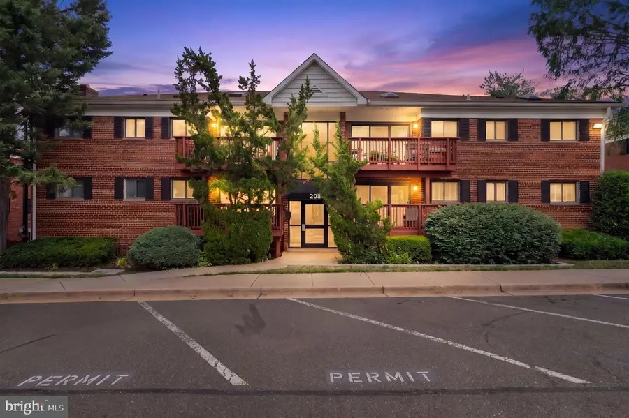 205 Skyhill Rd #8, Alexandria, VA 22314 - #2