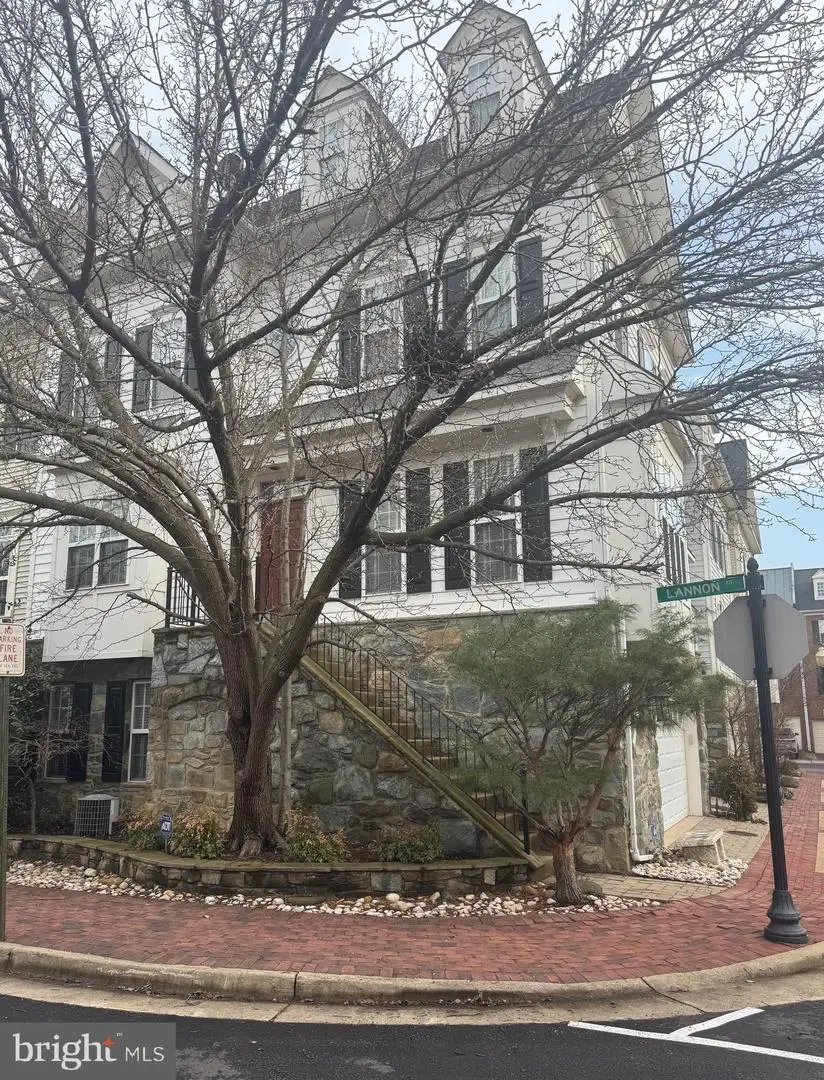 5115 O'neill Ln, Alexandria, VA 22304 - #1