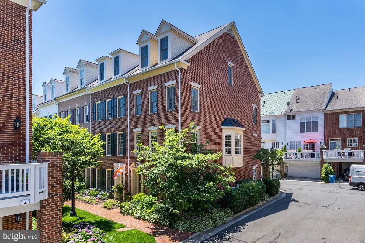 1221 Roundhouse Ln, Alexandria, VA 22314 - #1