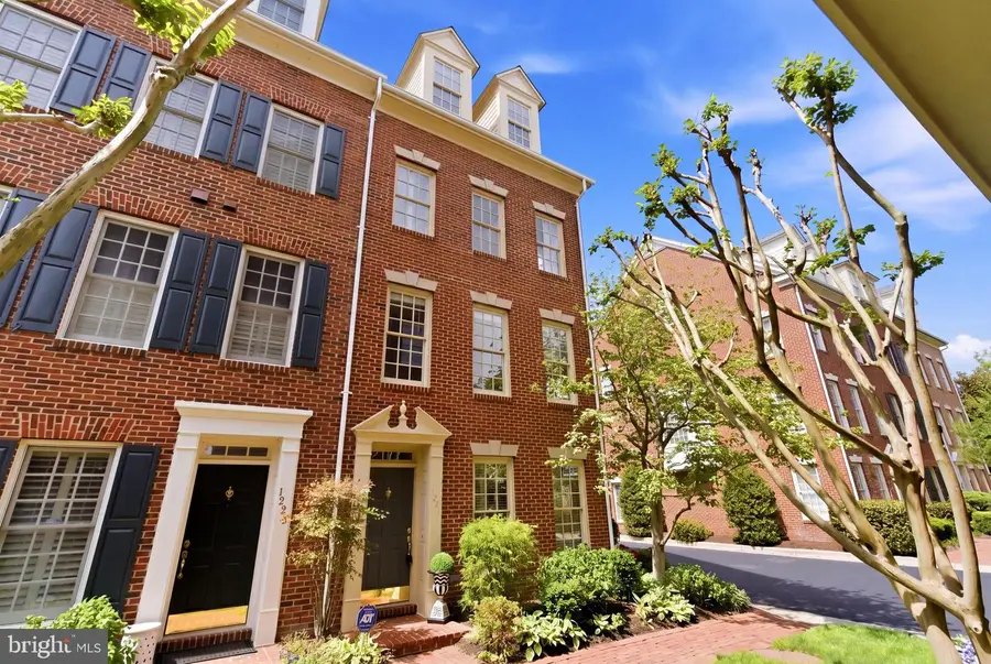 1221 Roundhouse Ln, Alexandria, VA 22314 - #3