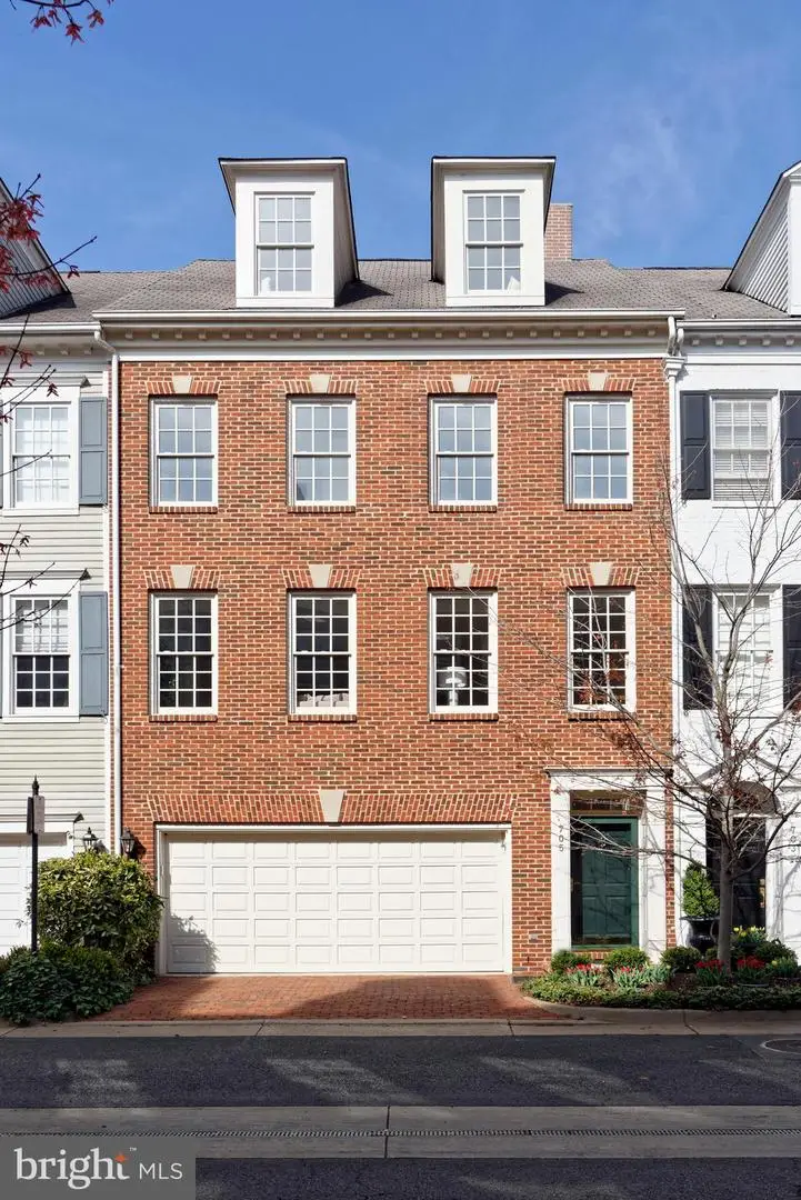705 Kahn Pl, Alexandria, VA 22314 - #1