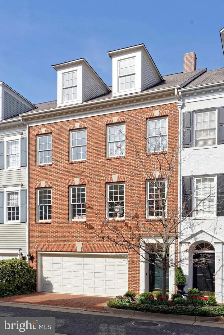 705 Kahn Pl, Alexandria, VA 22314 - #3