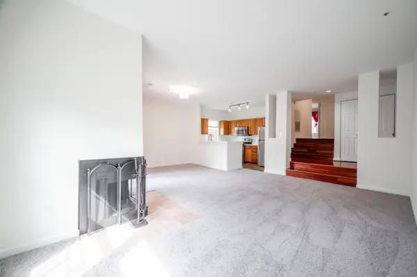 275 S Pickett St #201, ALEXANDRIA, VA 22304