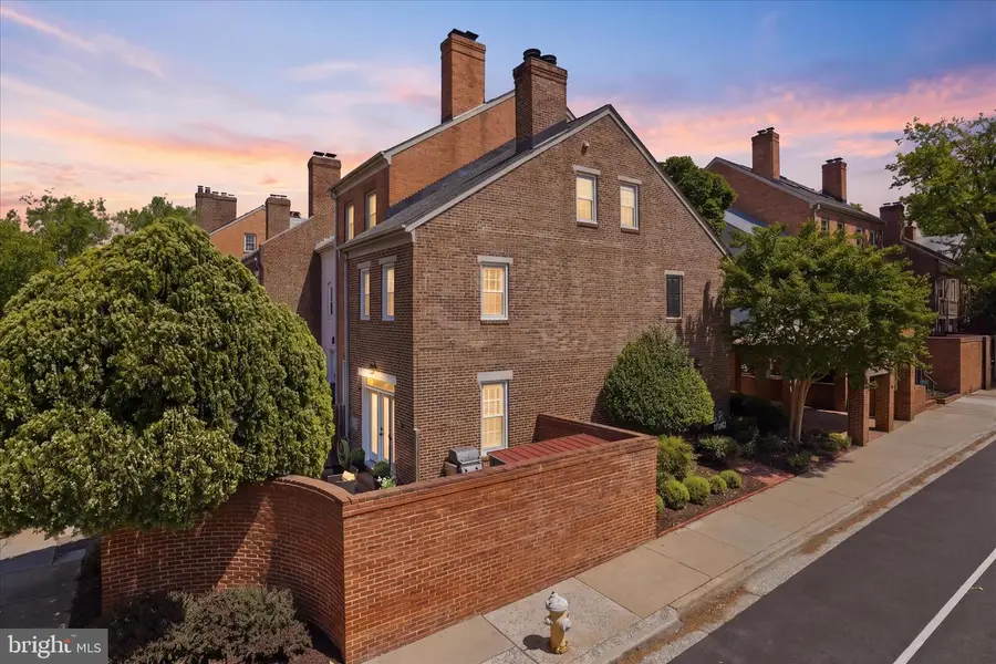 1160 N Pitt St, Alexandria, VA 22314 - #2