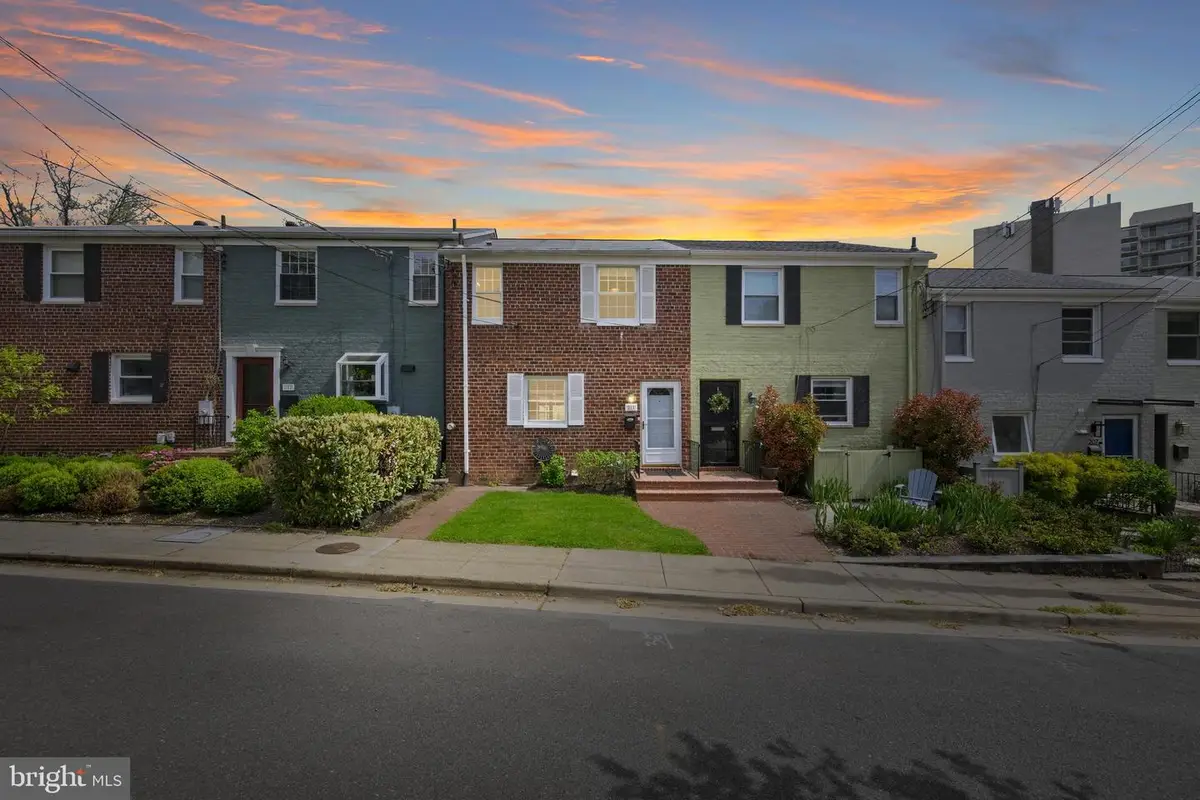 211 Guthrie Ave, Alexandria, VA 22305 - #1