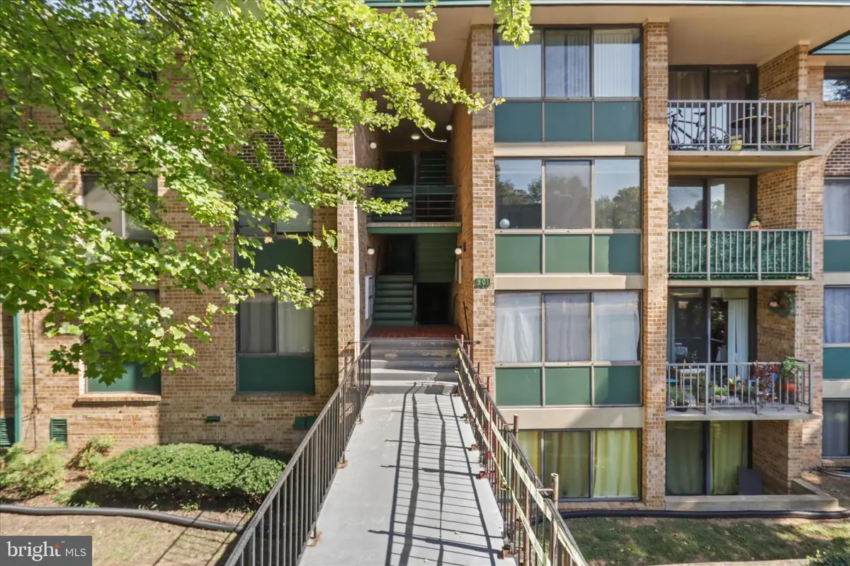 501 N Armistead St #t2, Alexandria, VA 22312 - #1