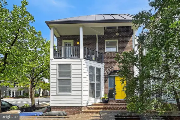 902 Oronoco St, ALEXANDRIA, VA 22314