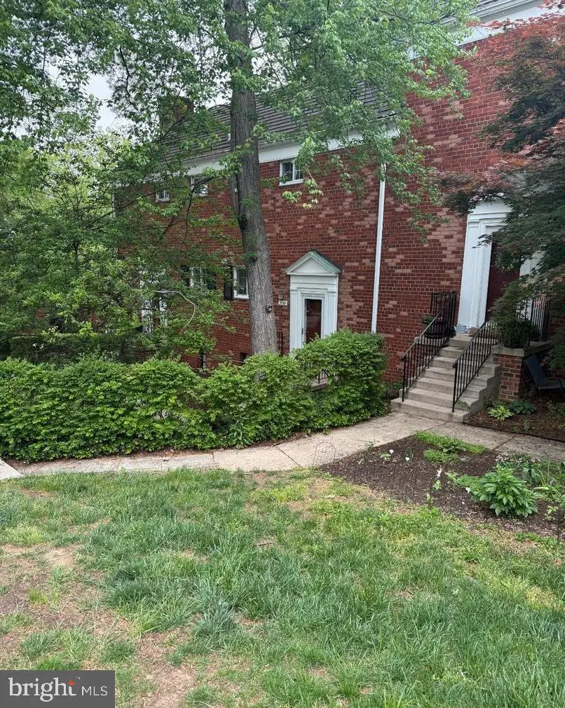 3539 Martha Custis Dr, Alexandria, VA 22302 - #2