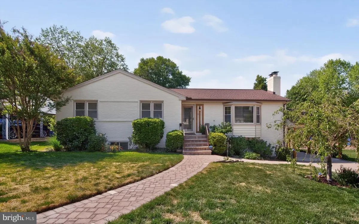 4320 Loyola Ave, Alexandria, VA 22304 - #1