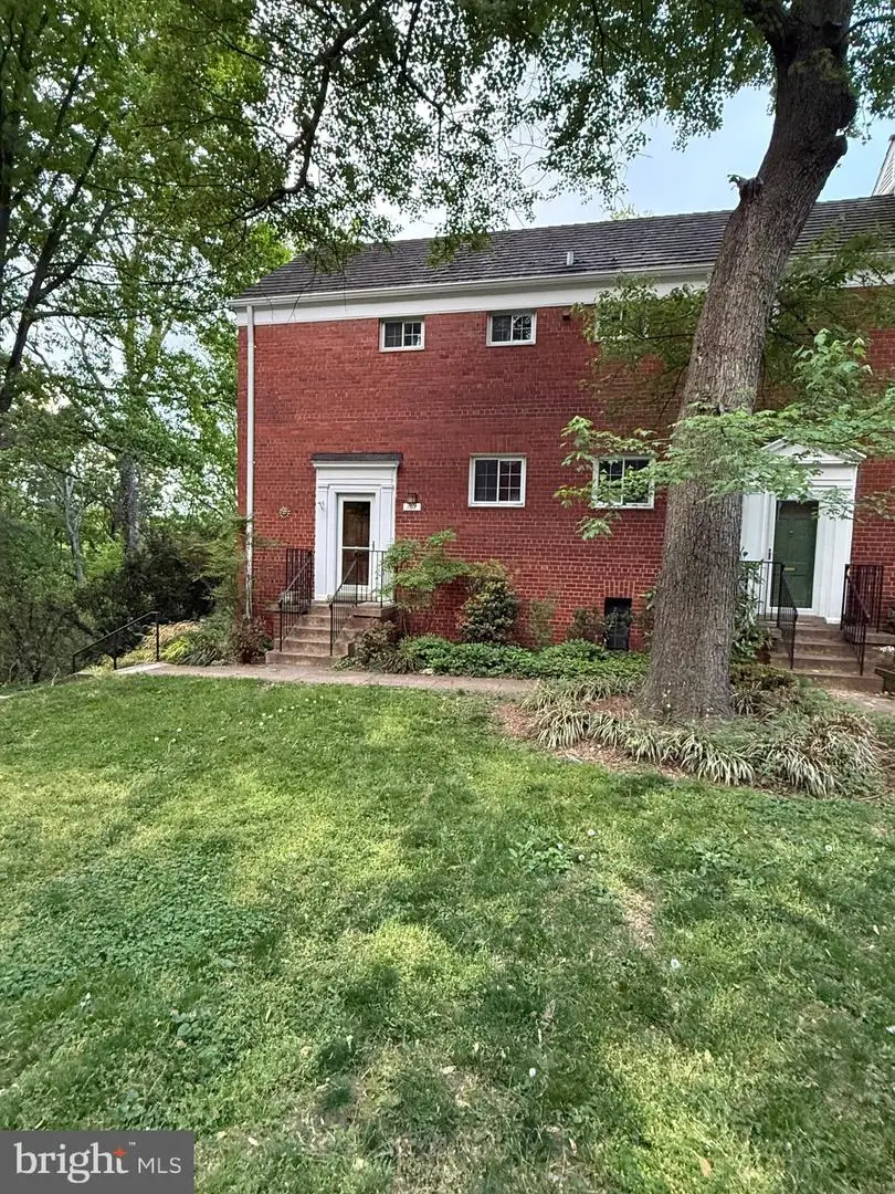 1517 Mount Eagle Pl, Alexandria, VA 22302 - #1