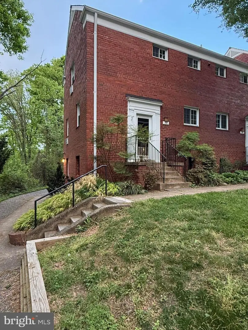 1517 Mount Eagle Pl, Alexandria, VA 22302 - #2