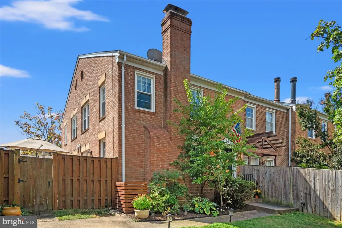 912 Bernard St, Alexandria, VA 22314 - #1
