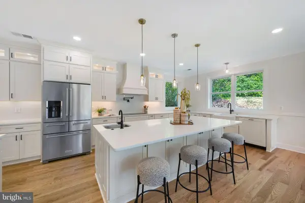 132 N Earley, ALEXANDRIA, VA 22304