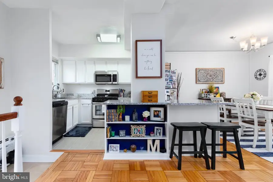 3307 Martha Custis Dr, Alexandria, VA 22302 - #2