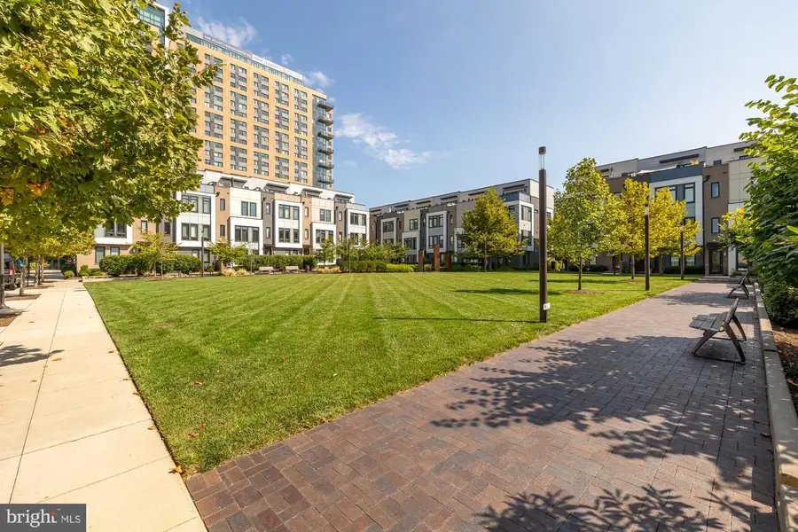 2820 Telek Pl, Alexandria, VA 22314 - #2