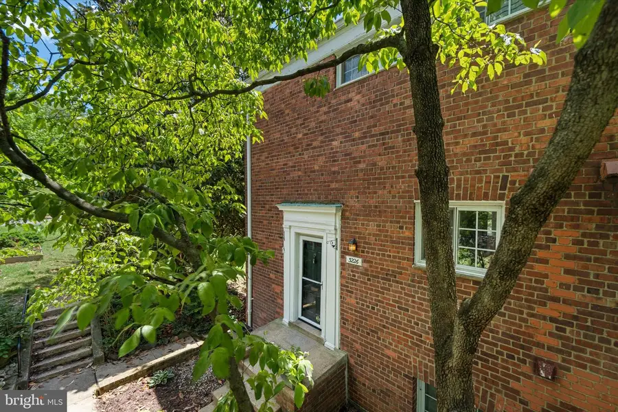 3226 Gunston Rd, Alexandria, VA 22302 - #2