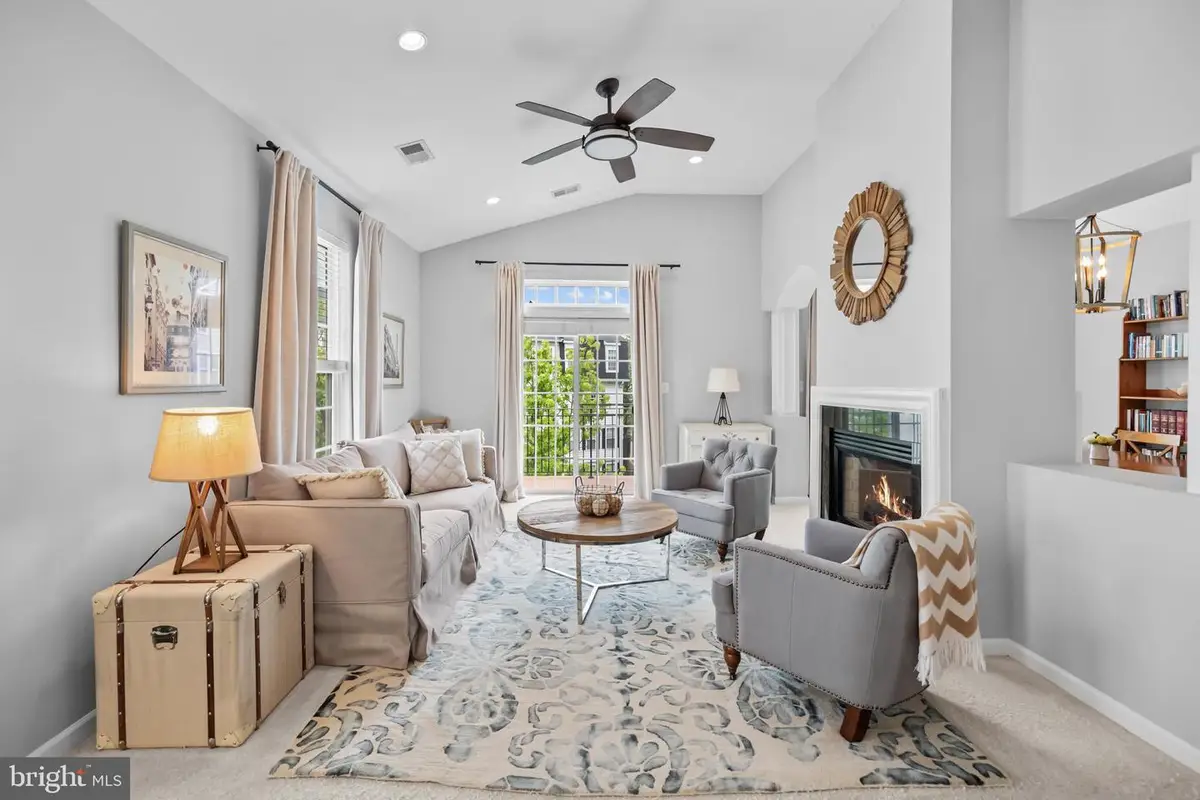 5090 Donovan Dr #102, Alexandria, VA 22304 - #1