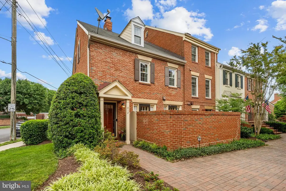 812 Bashford Ln, Alexandria, VA 22314 - #1