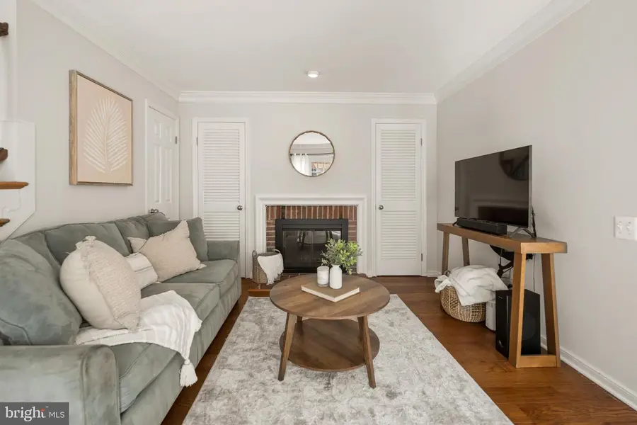 812 Bashford Ln, Alexandria, VA 22314 - #2