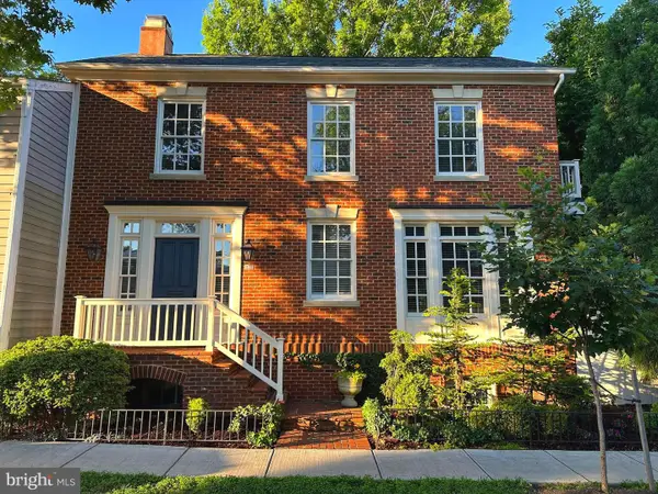 808 Oronoco St, ALEXANDRIA, VA 22314