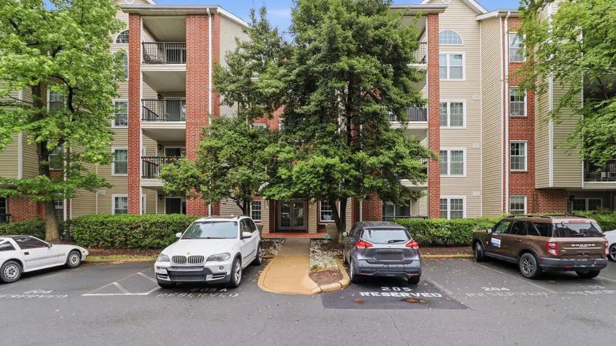 3311 Wyndham #2202, Alexandria, VA 22302 - #2
