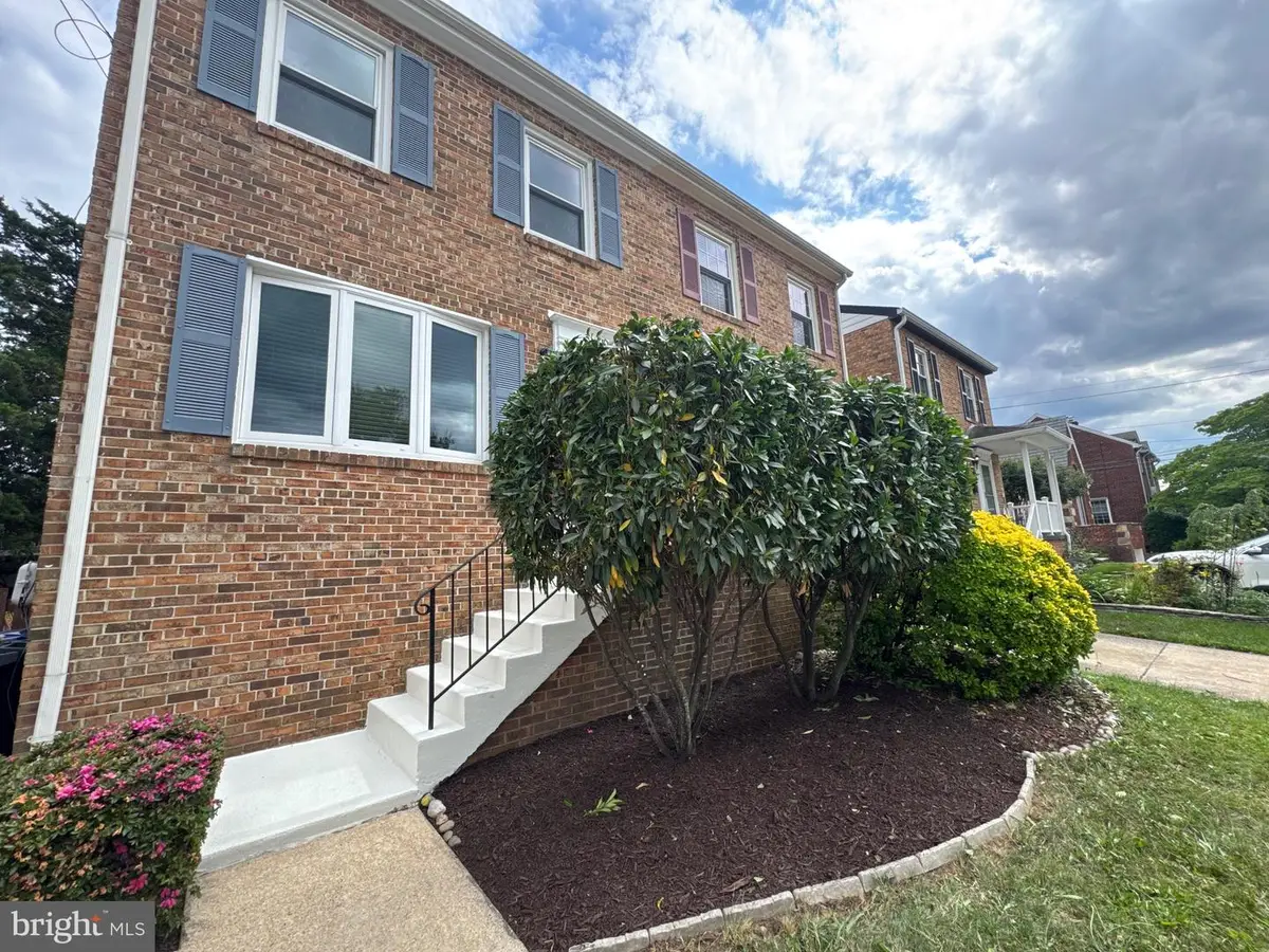 19 E Myrtle St #a, Alexandria, VA 22301 - #1