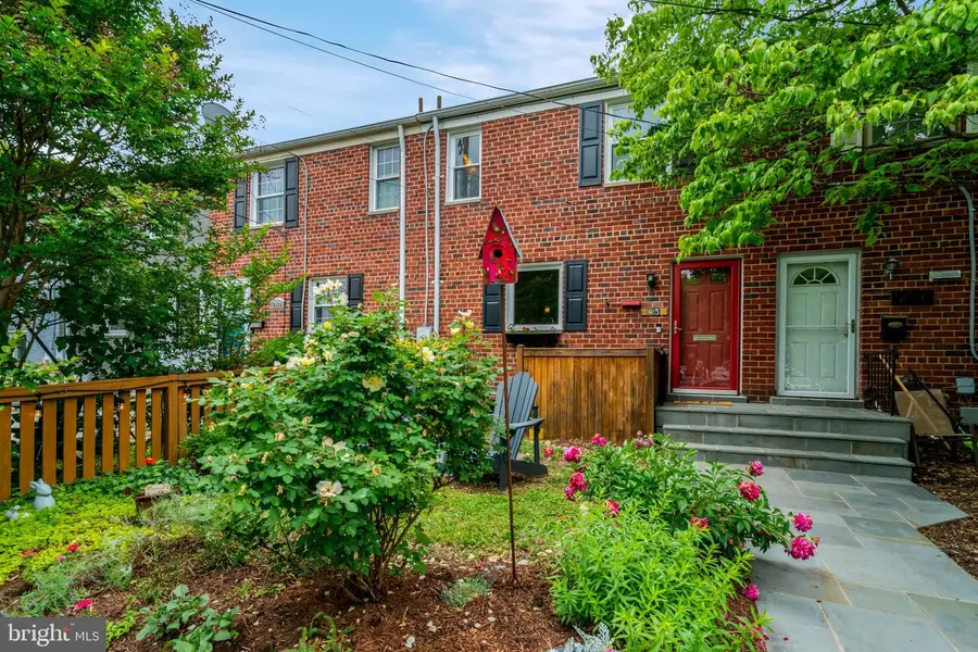 2932 Sycamore St, Alexandria, VA 22305 - #2