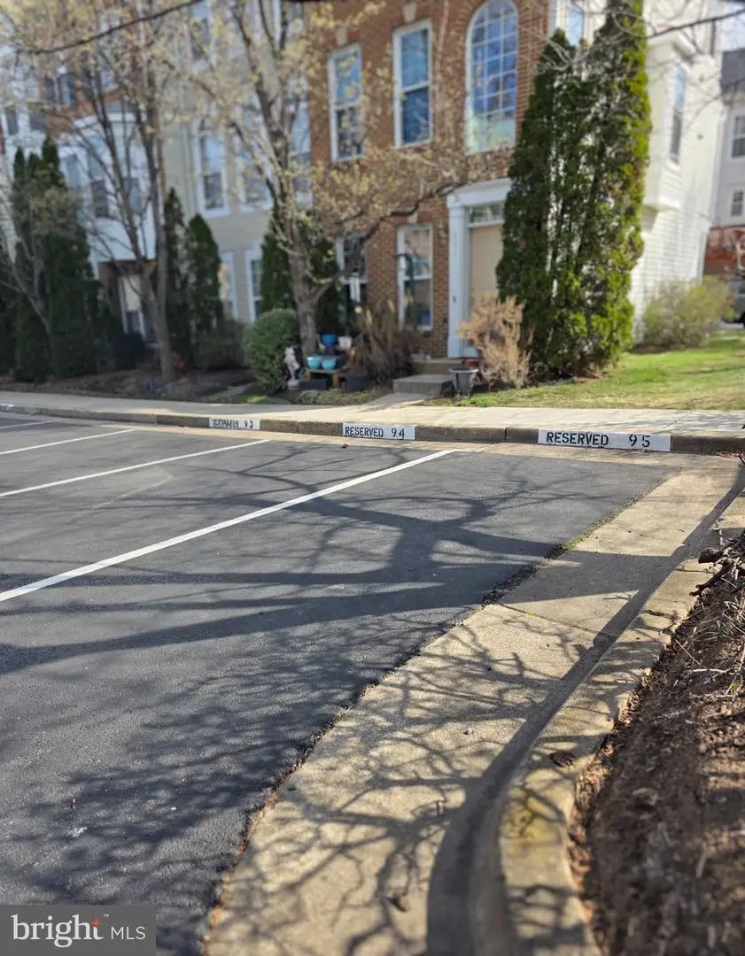 5854 Cowling Ct, Alexandria, VA 22304 - #1
