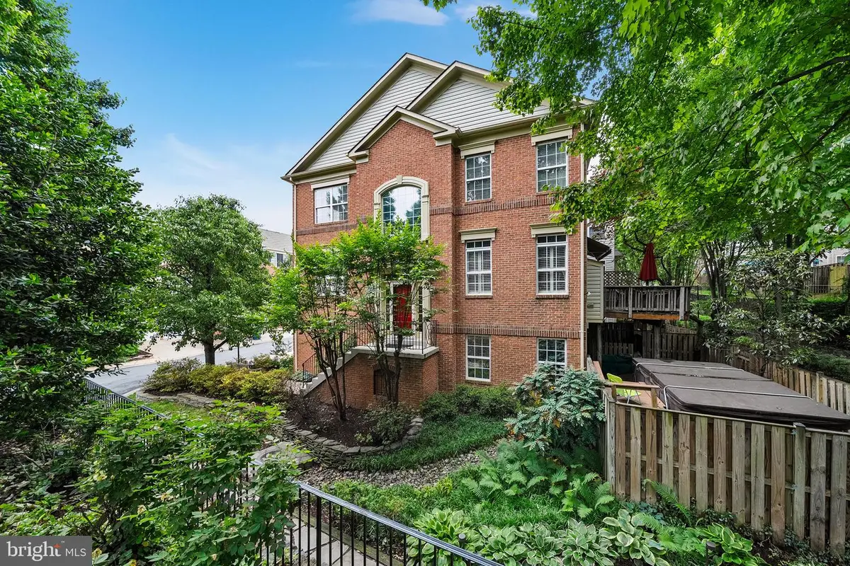 4648 Lambert Dr, Alexandria, VA 22311 - #1
