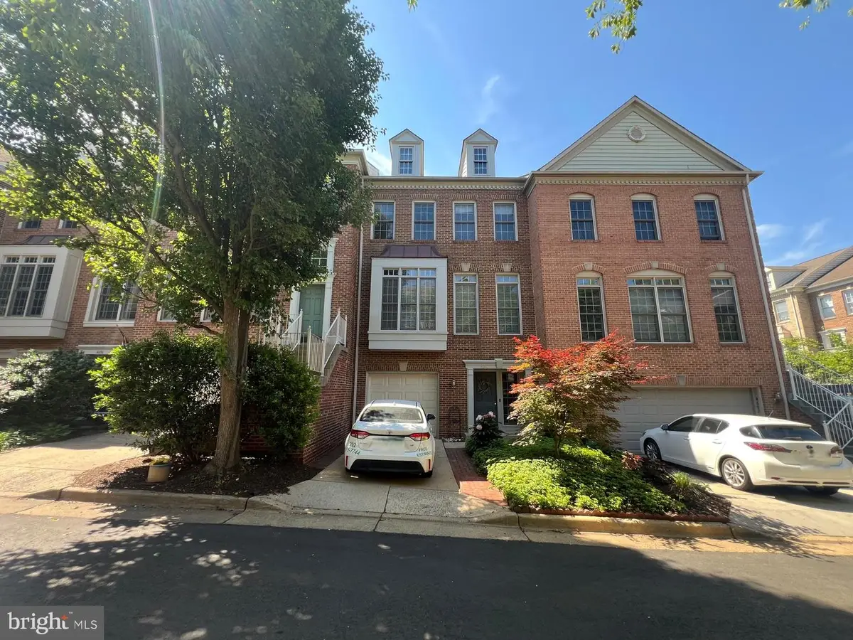 4690 Kirkpatrick Ln, Alexandria, VA 22311 - #1