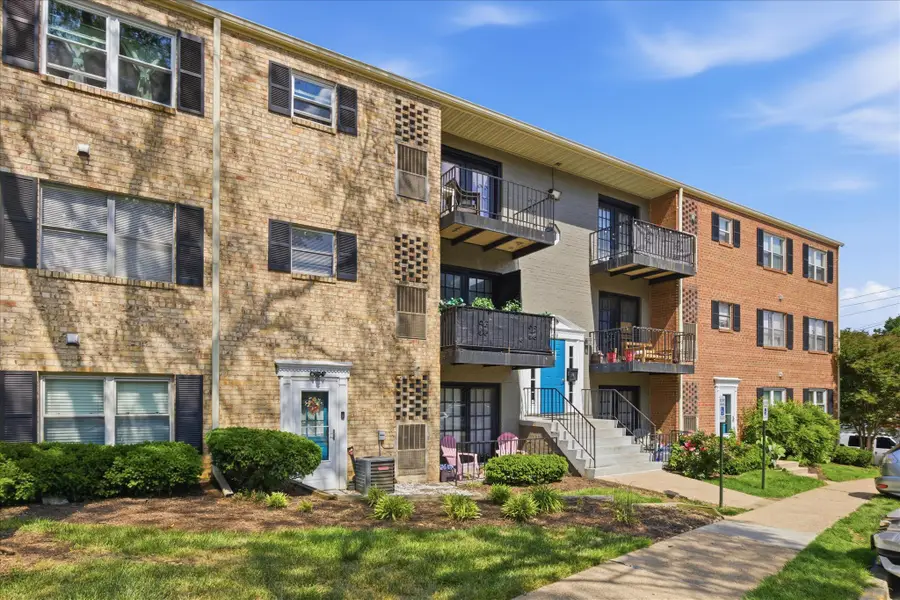 418 N Armistead St N #201, Alexandria, VA 22312 - #3